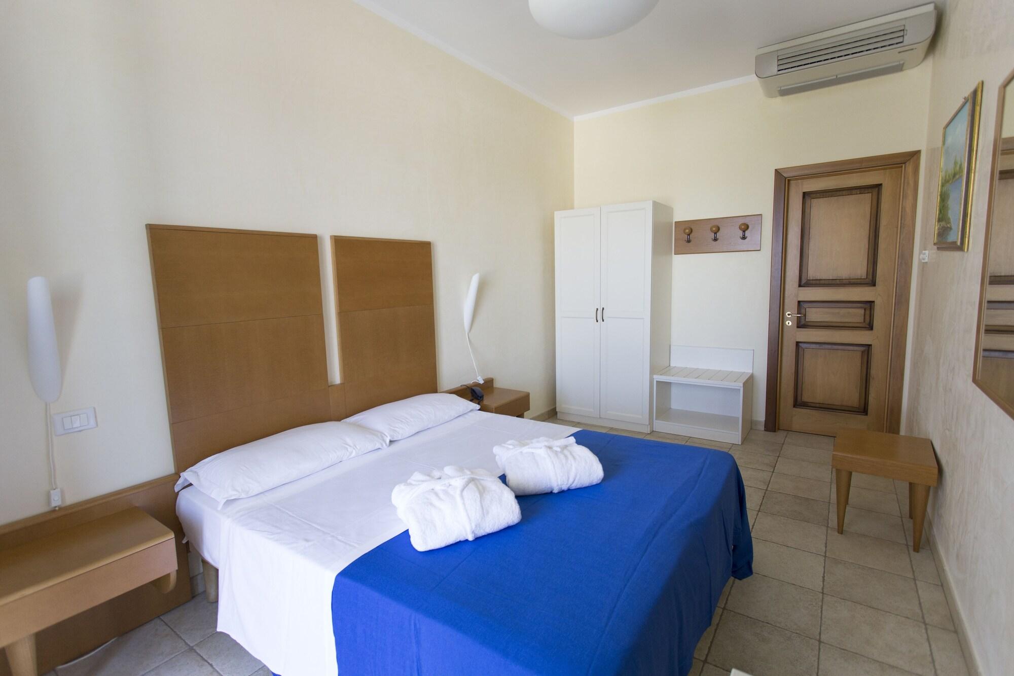 Hotel Resort Portoselvaggio Sant Isidoro  Bagian luar foto
